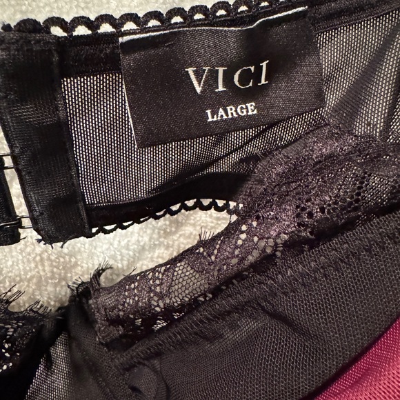 Floral lace bodysuit - Picture 3 of 7